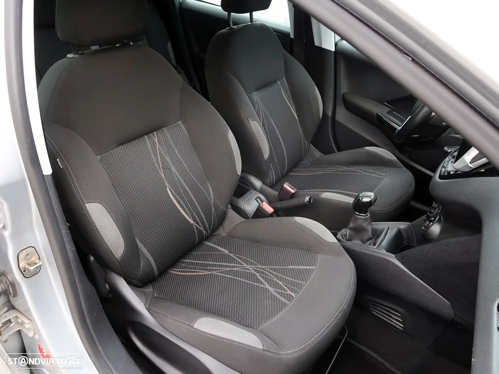 Peugeot 208 HDi 68 Access - 13