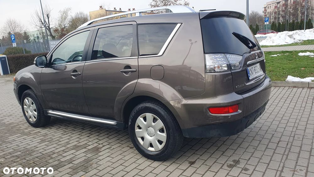 Mitsubishi Outlander - 14