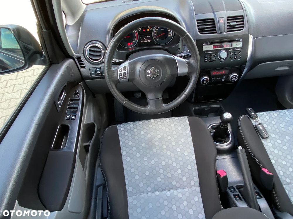 Suzuki SX4 1.6 Comfort Plus - 33