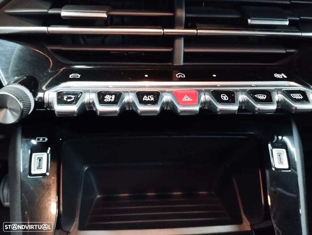 Peugeot 208 1.2 PureTech Active Pack - 32