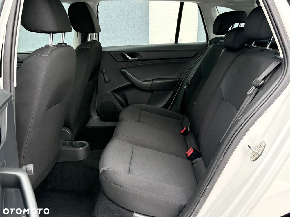 Skoda RAPID Spb 1.2 TSI Active - 12