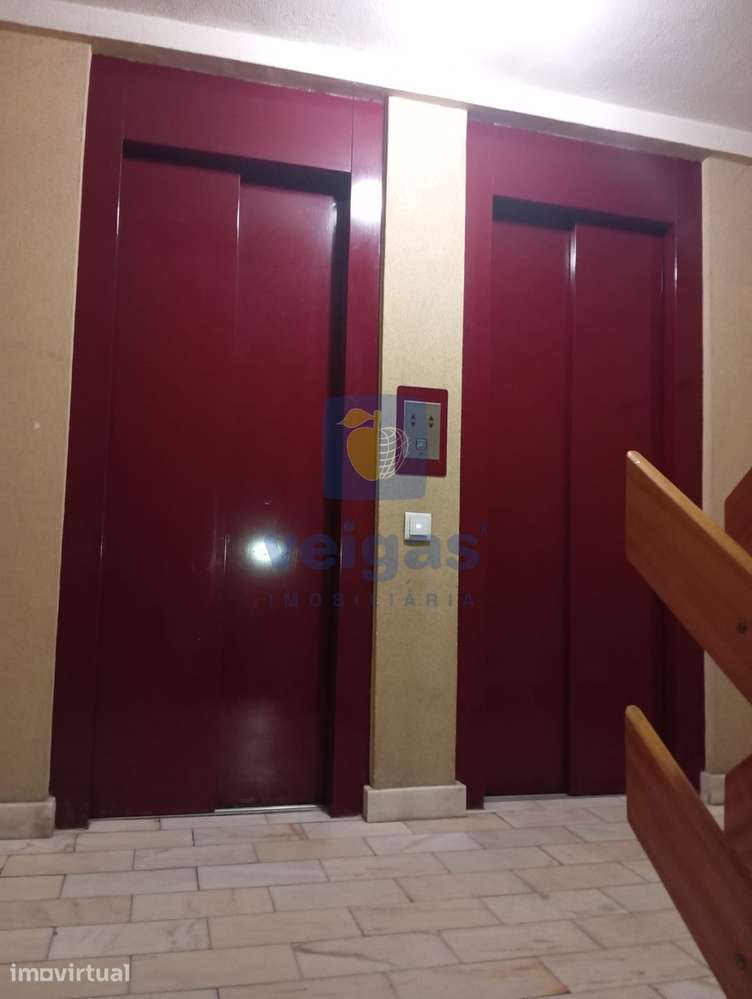Apartamento T4 na Avenida 1º de Maio, com Garagem - Grande imagem: 4/24
