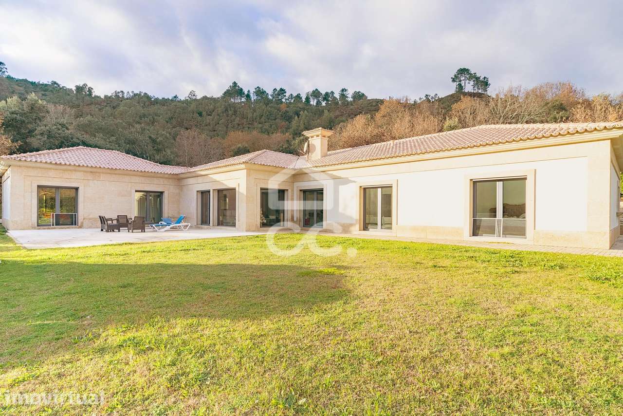Moradia Térrea de Luxo com Cave | Conforto, Eficiência e Espaço Exteri - Grande imagem: 2/55