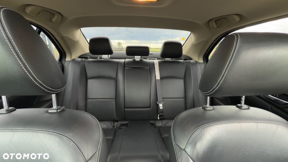 Suzuki Kizashi 2.4 4x4 CVT Sport - 11