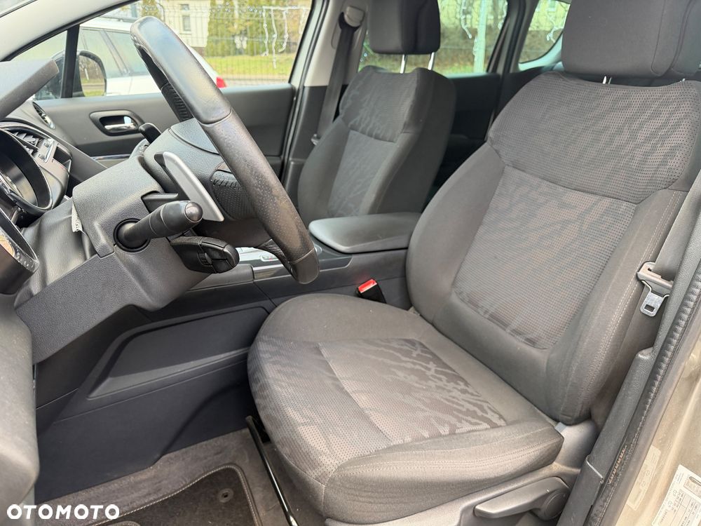 Peugeot 3008 Hybrid4 - 11