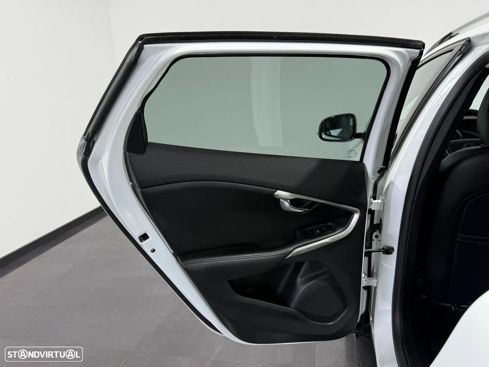 Volvo V40 Cross Country D2 Momentum - 36