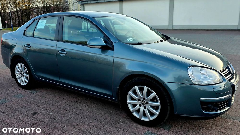 Volkswagen Jetta - 1