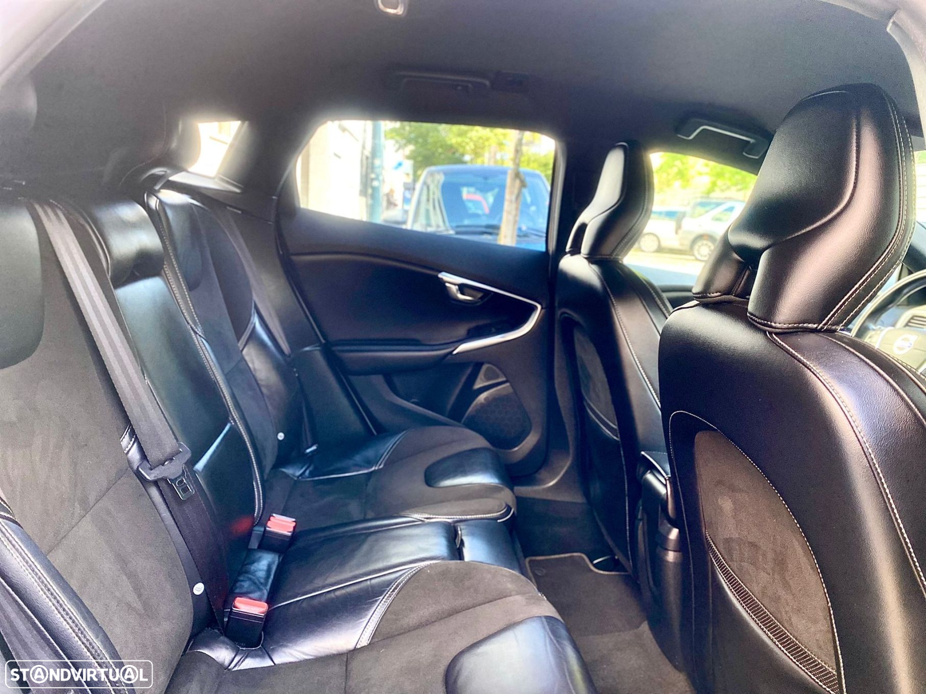 Volvo V40 D2 R Design - 34
