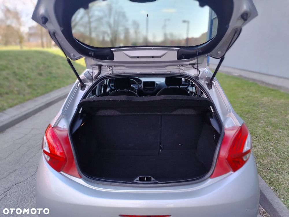Peugeot 208 1.2 PureTech Allure - 15