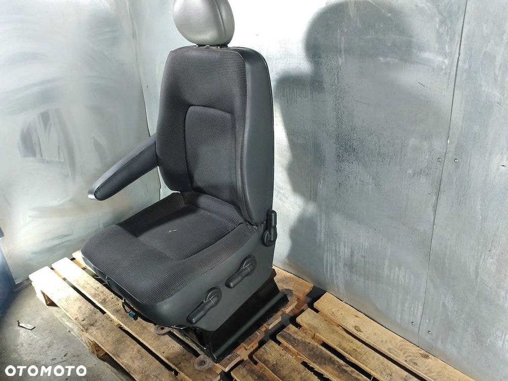 FOTEL LEWY KIEROWCY MERCEDES-BENZ VITO 639 - 4