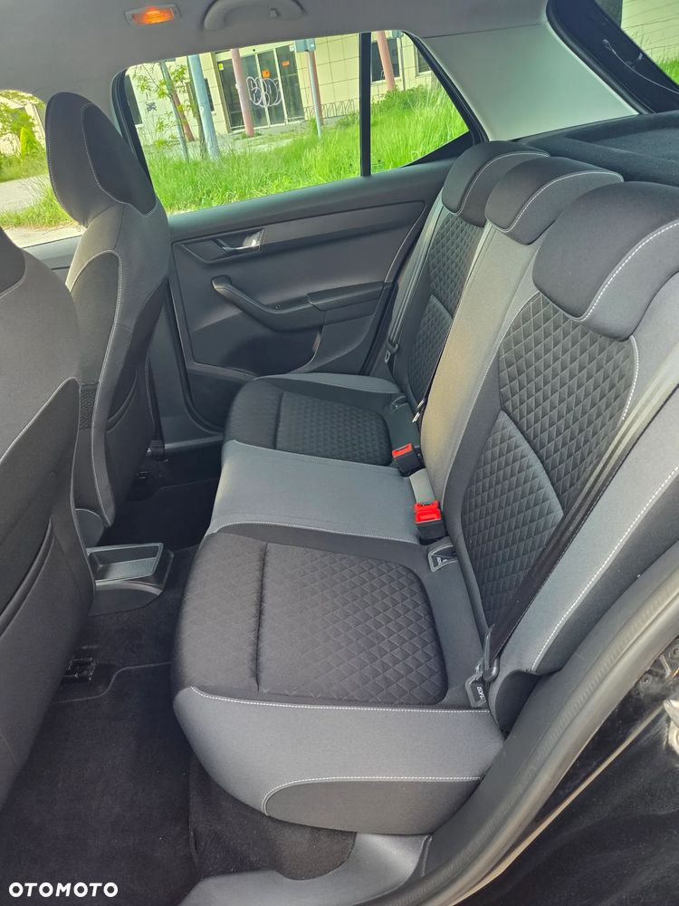 Skoda Fabia 1.0 MPI Joy - 11