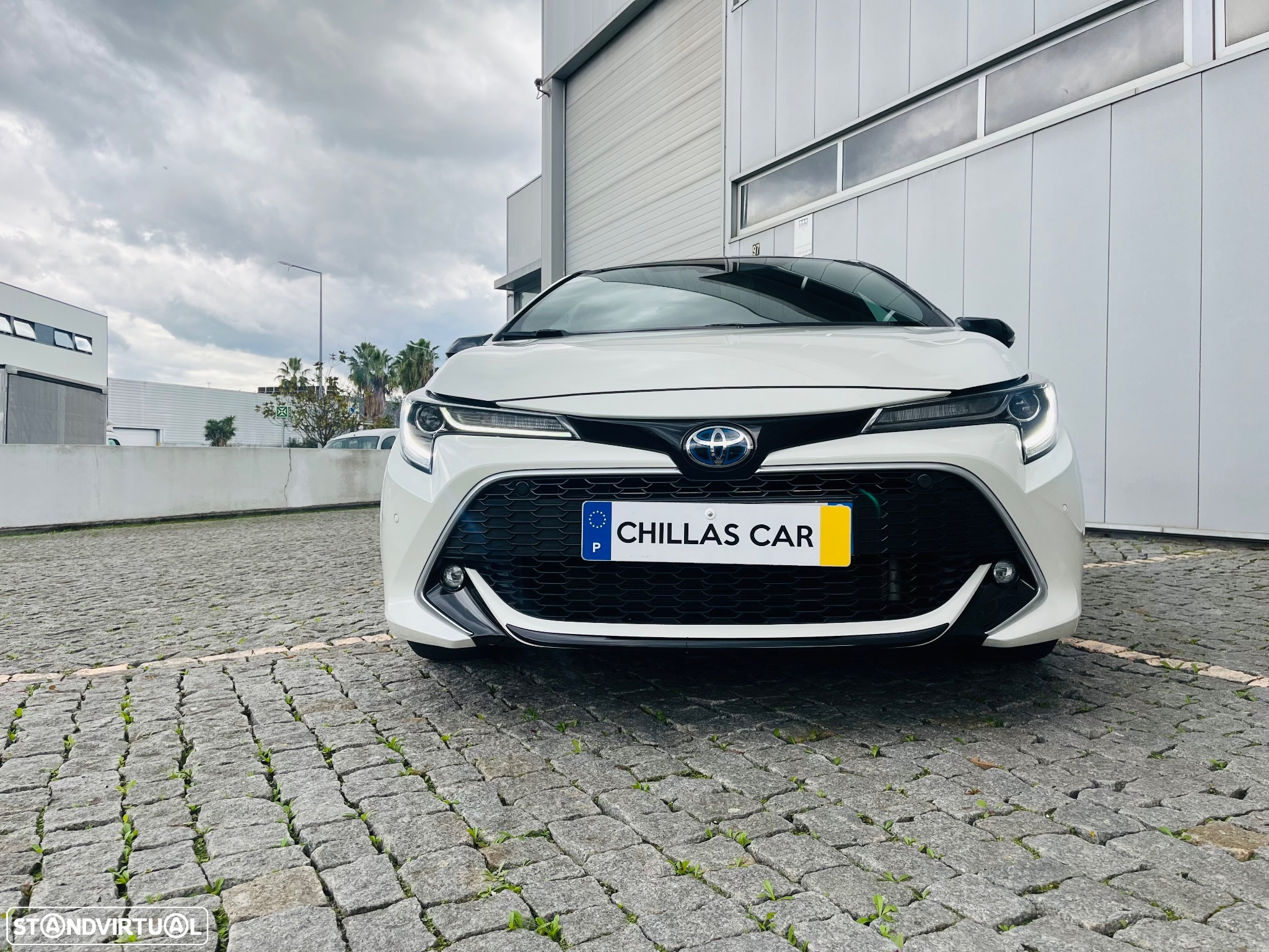Toyota Corolla 2.0 Hybrid Luxury Black - 4