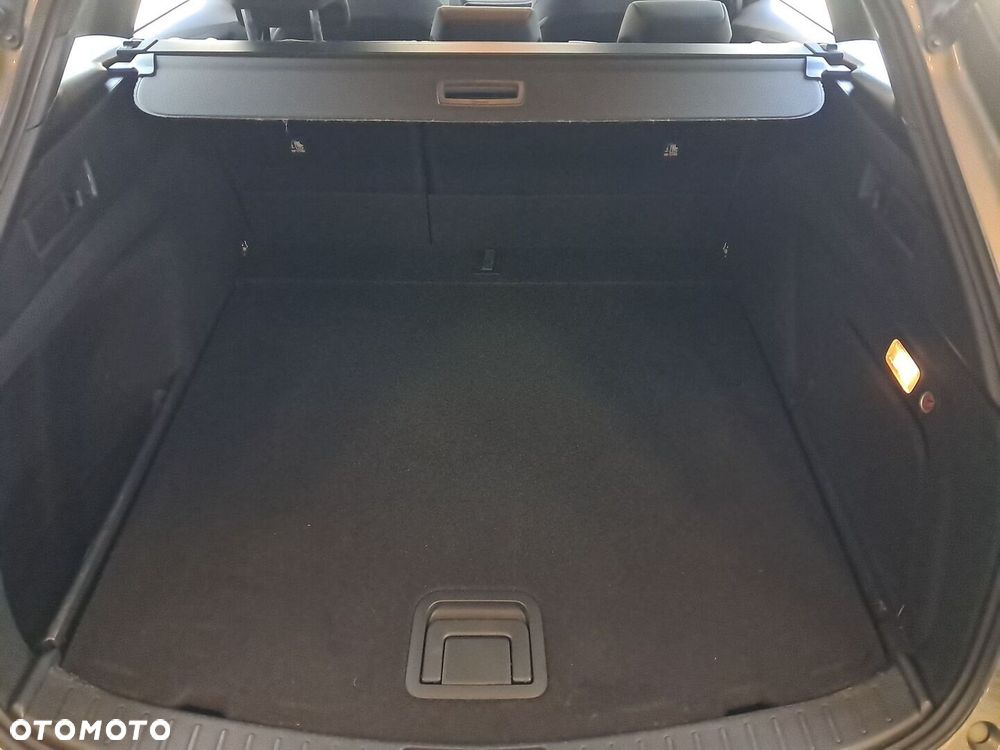 Toyota Corolla 2.0 Hybrid Comfort - 12
