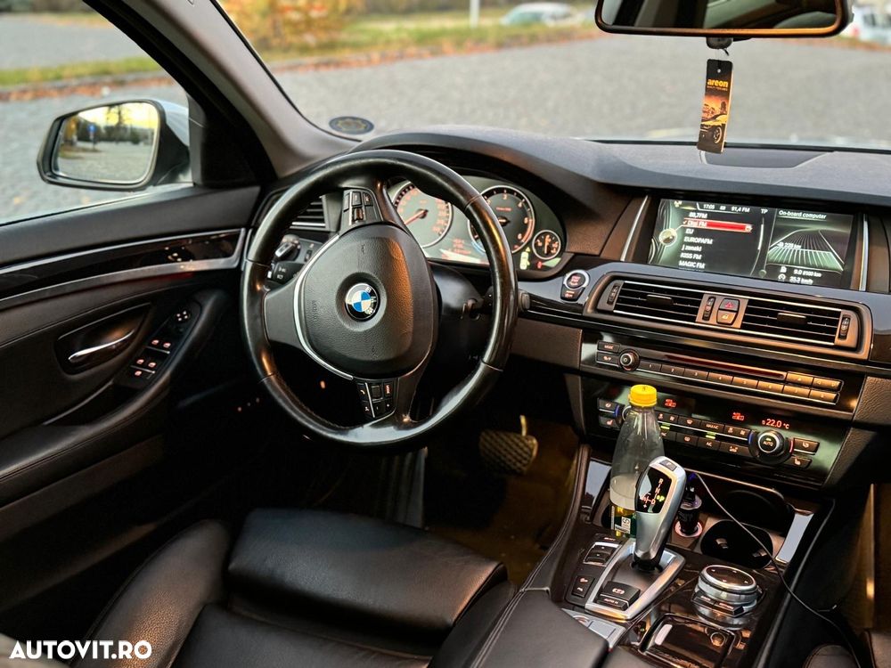 BMW Seria 5 520d xDrive - 14