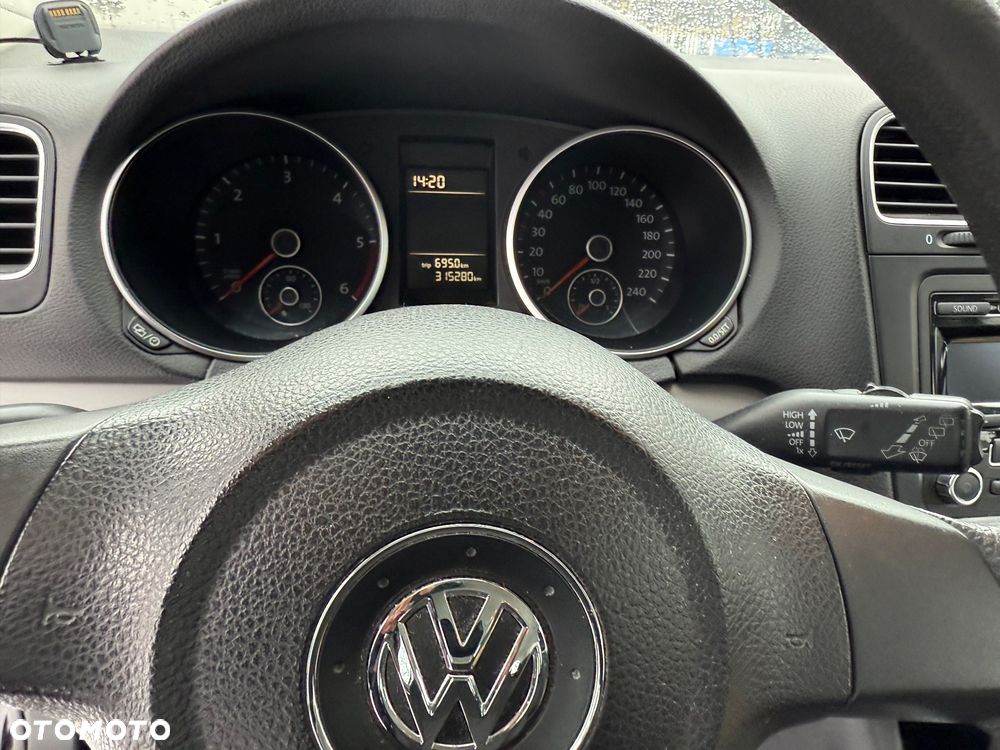 Volkswagen Golf - 6