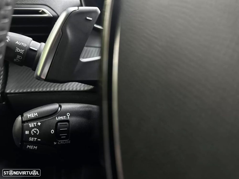Peugeot 2008 1.2 Hybrid Allure e-DCS6 - 24