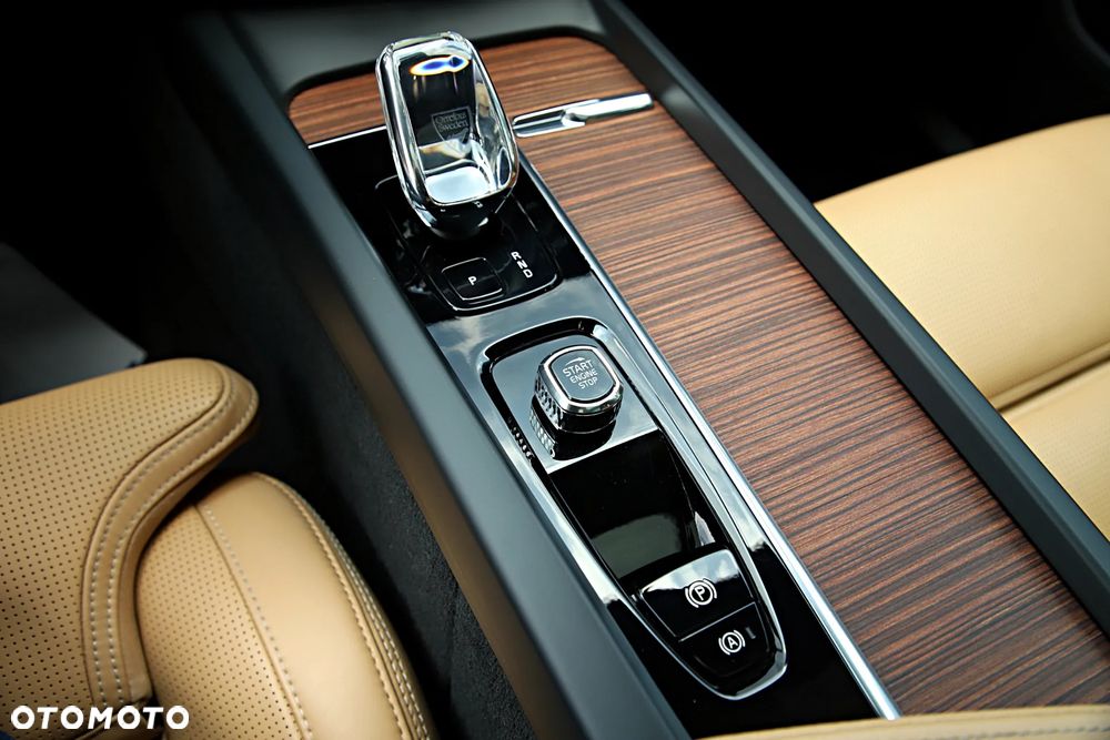 Volvo XC 60 B6 B AWD Ultimate Bright - 28