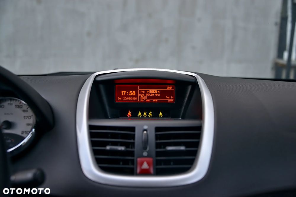 Peugeot 207 - 37