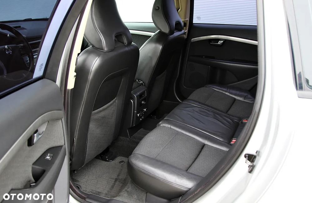 Volvo V70 2.4D Momentum - 22