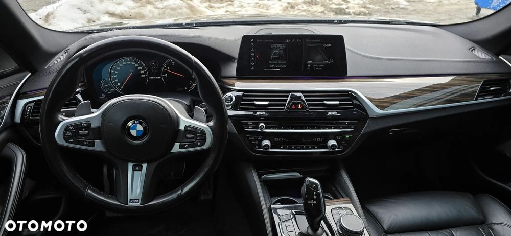 BMW Seria 5 M550i xDrive - 7
