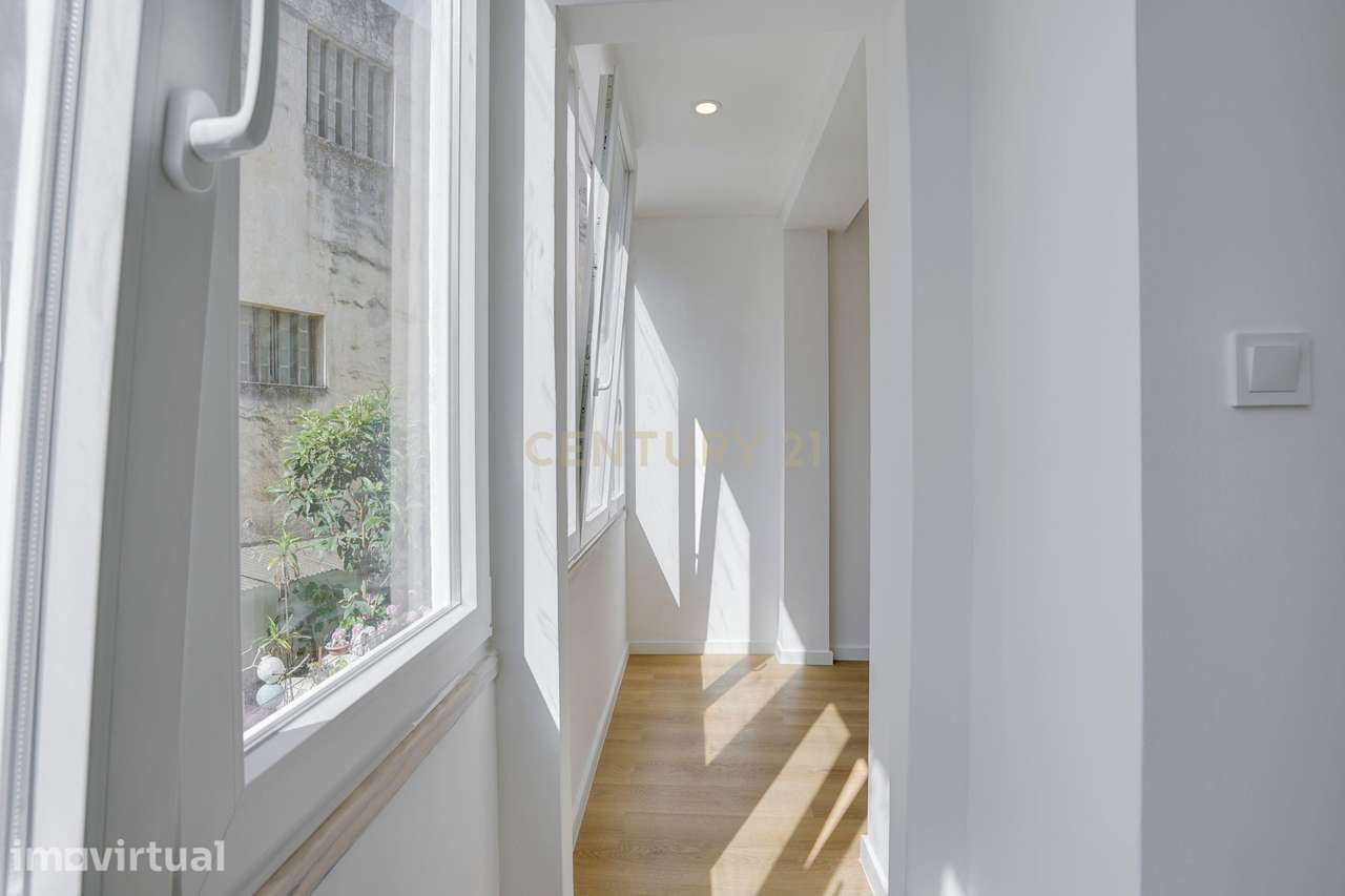 T2 Totalmente Remodelado na Alta de Algés - Grande imagem: 5/22