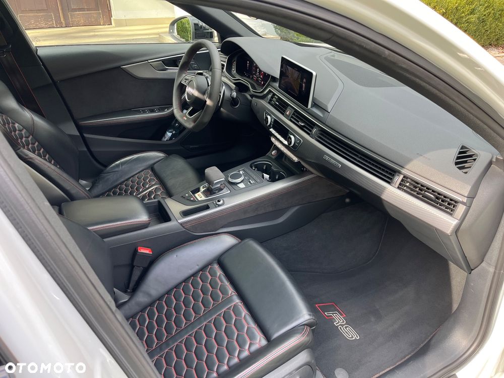 Audi RS4 Limousine - 11
