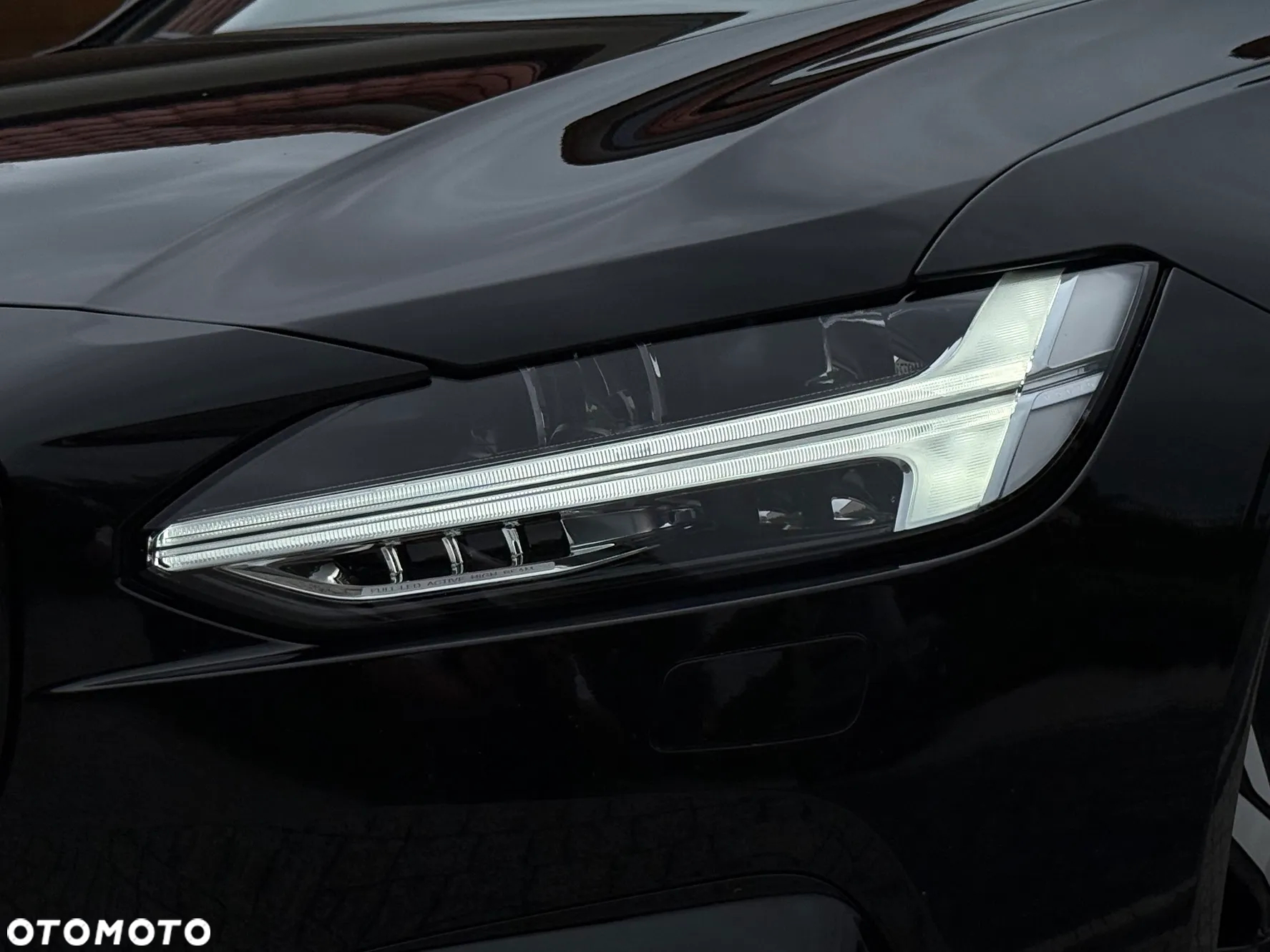 Volvo V90 B4 D Plus Dark - 32
