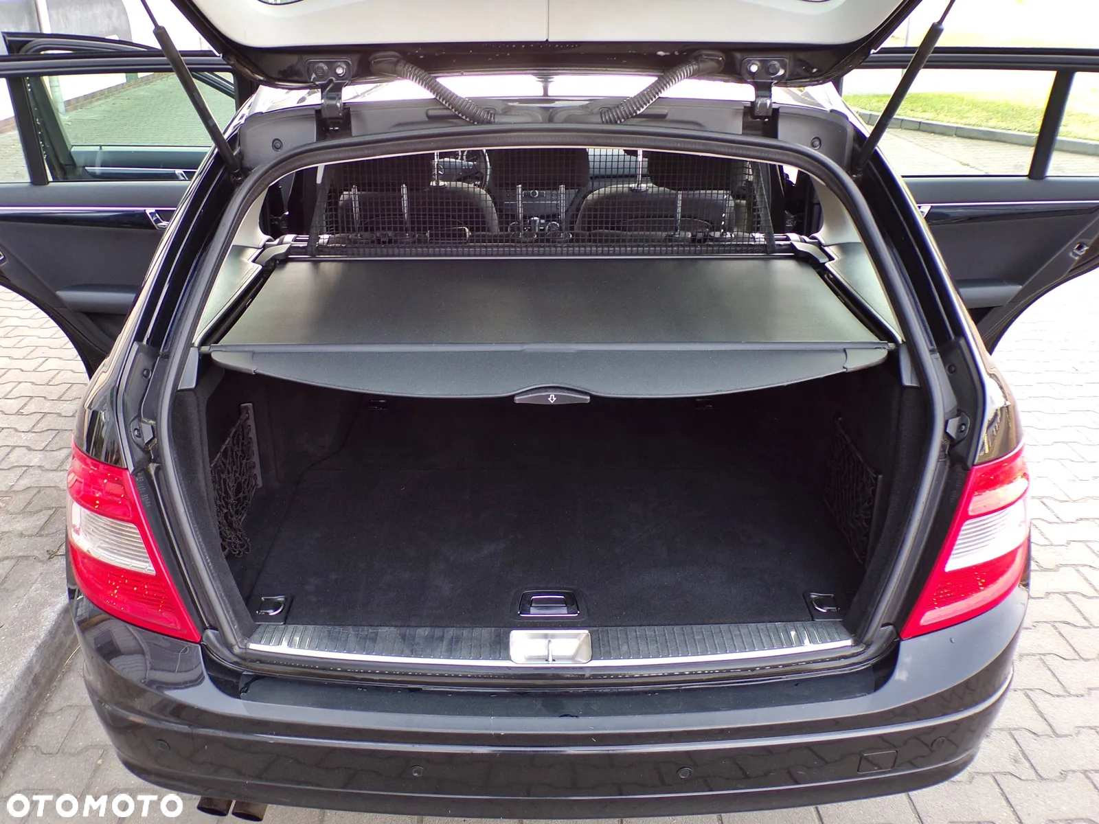 Mercedes-Benz Klasa C 180 T CGI Automatik BlueEFFICIENCY Elegance - 27