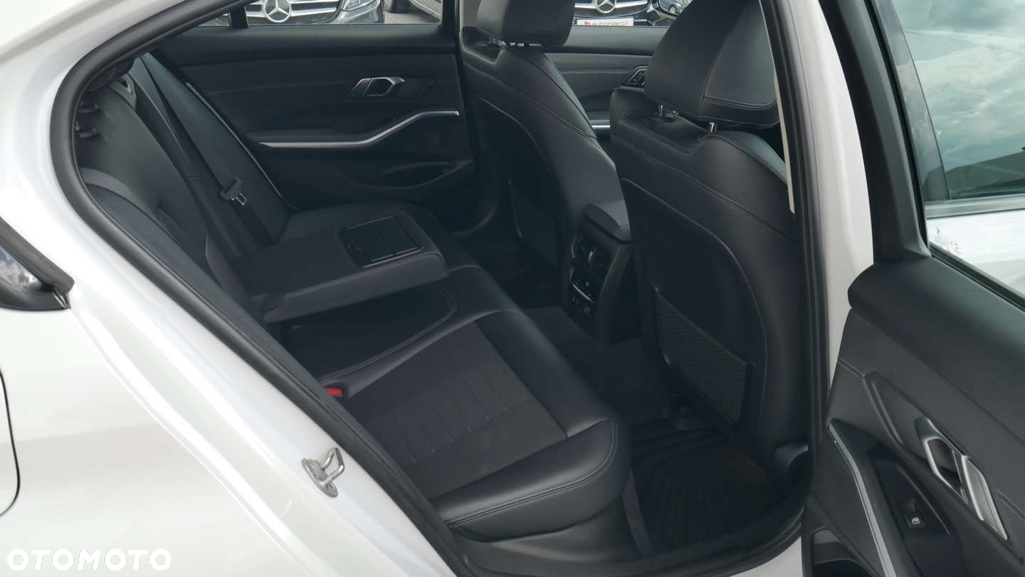 BMW Seria 3 - 23
