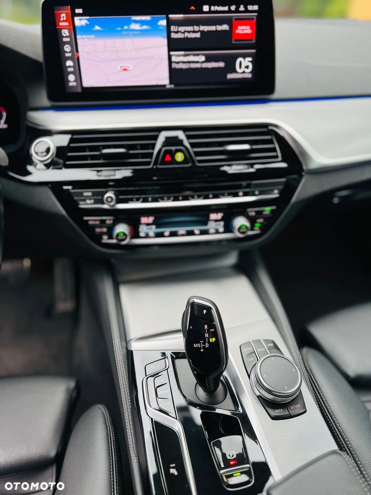 BMW Seria 5 530d xDrive Touring M Sport Edition - 18