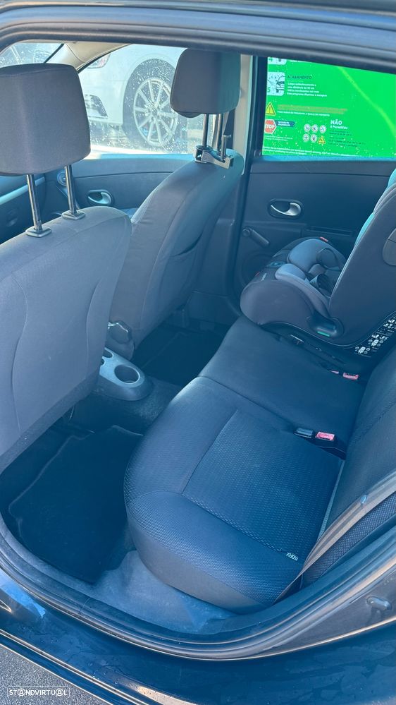 Renault Clio 1.2 16V Confort - 21