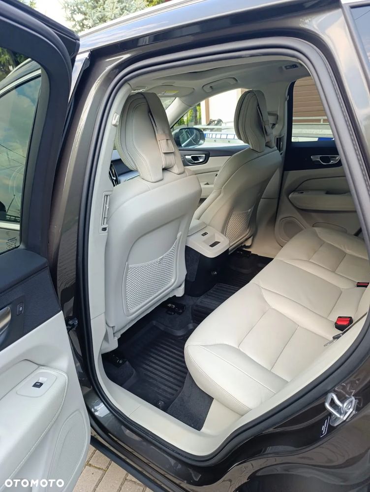 Volvo XC 60 T6 AWD Geartronic Momentum - 9