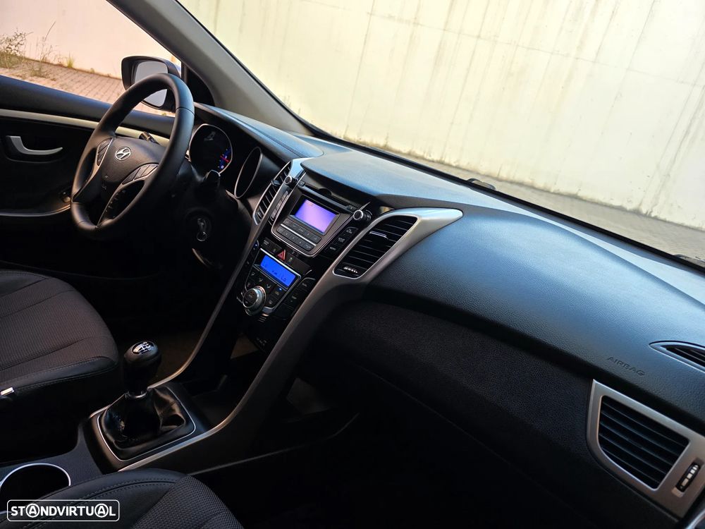 Hyundai i30 SW 1.6 CRDi Style J17 - 41