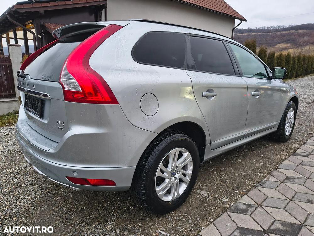 Volvo XC 60 D4 AWD Geartronic Momentum - 4