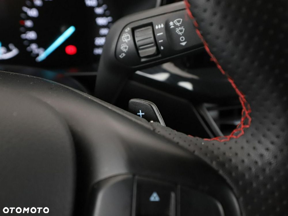 Ford Focus 1.0 EcoBoost Hybrid ST-LINE - 32