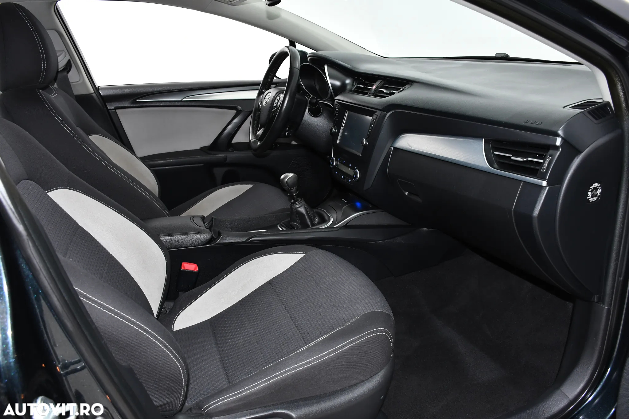 Toyota Avensis 2.0 D-4D Executive - 14