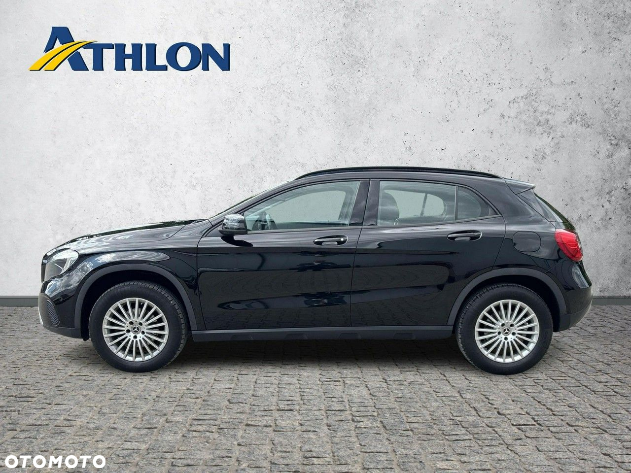 Mercedes-Benz GLA 180 7G-DCT - 2