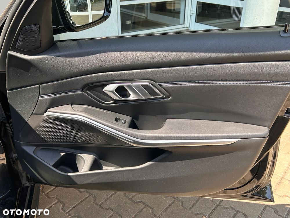 BMW Seria 3 320d xDrive MHEV M Sport sport - 19