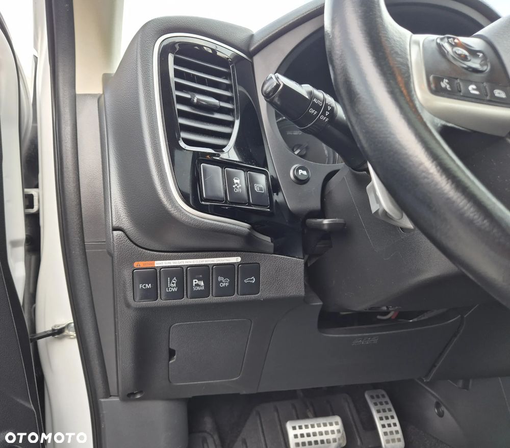 Mitsubishi Outlander PHEV Instyle NAVI + - 18