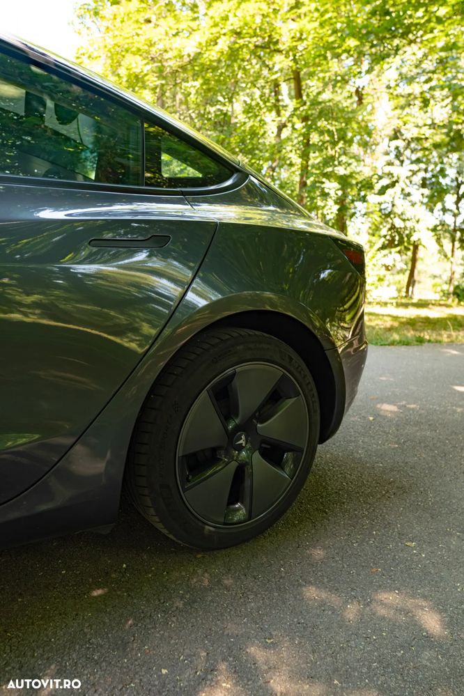 Tesla Model 3 - 13