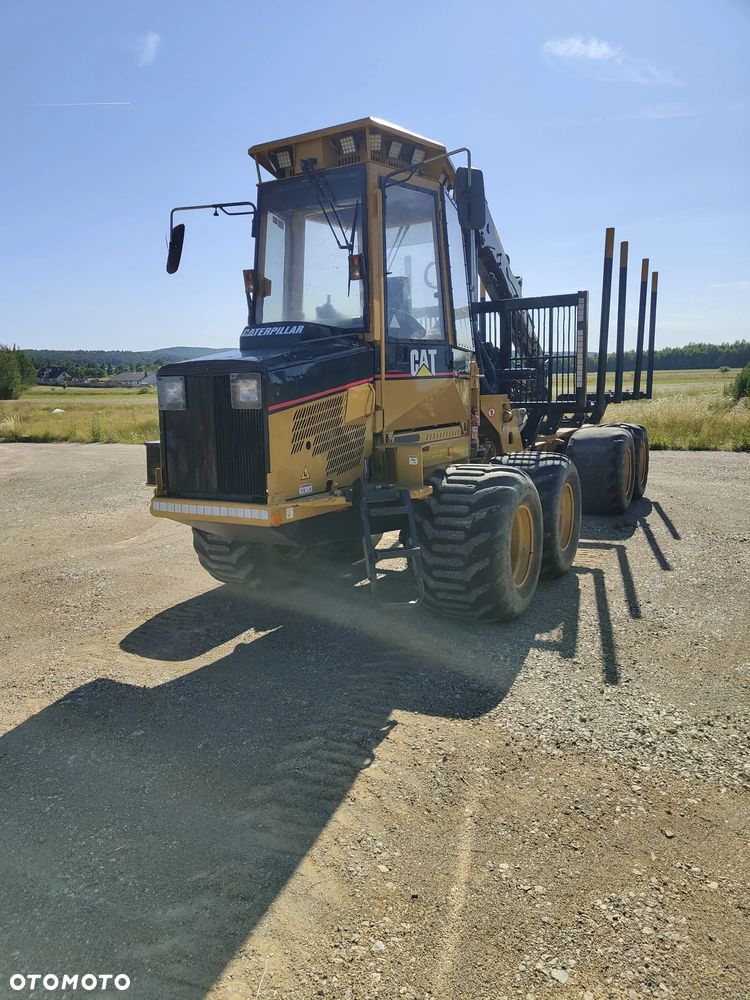 Caterpillar Forwarder - 2