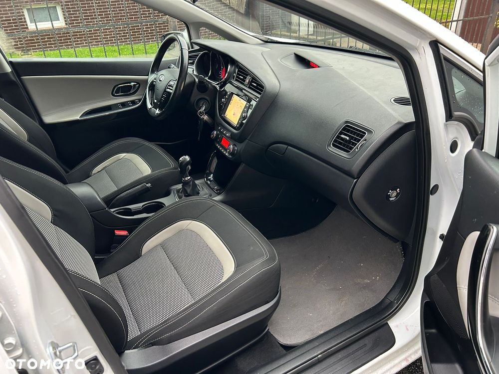 Kia Ceed 1.6 CRDi 136 ISG GT Line - 12