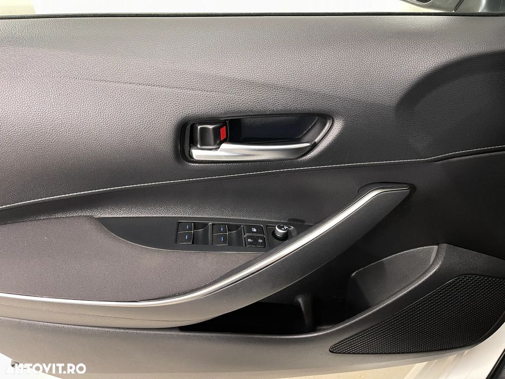 Toyota Corolla 1.8 Hybrid Business Edition - 22