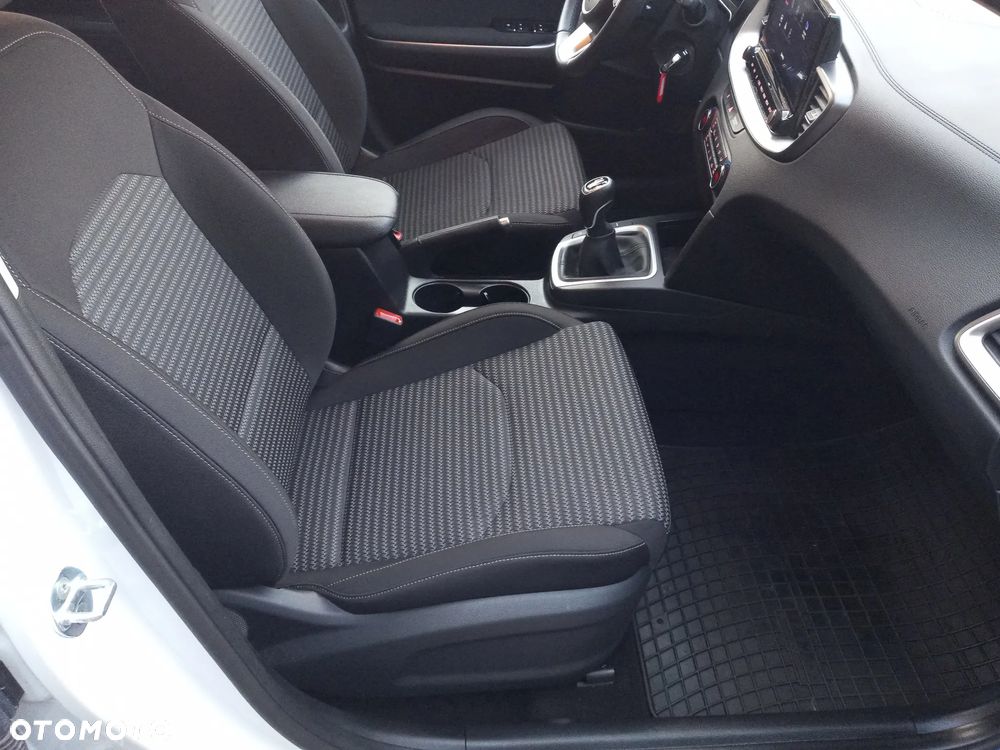 Kia Ceed 1.5 T-GDI M - 28
