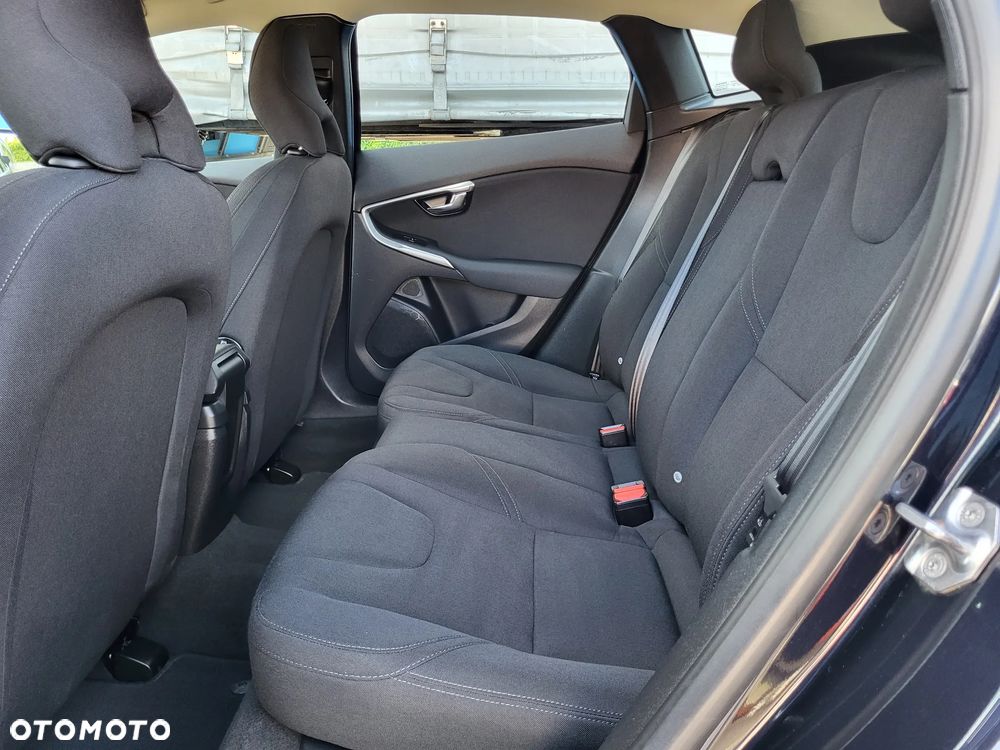 Volvo V40 T2 Momentum - 25