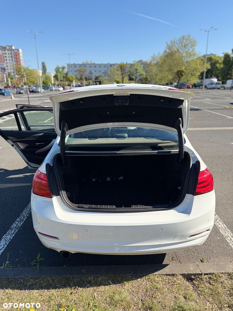 BMW Seria 3 320i - 16