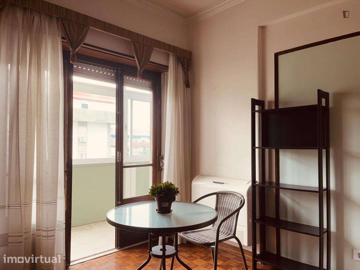 Quarto - localizado em Benfica Lisbon - Grande imagem: 4/20
