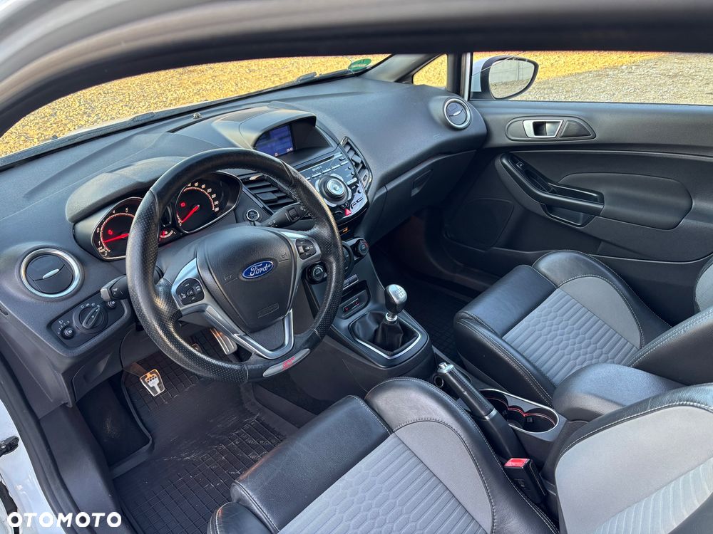 Ford Fiesta 1.6 EcoBoost ST - 19