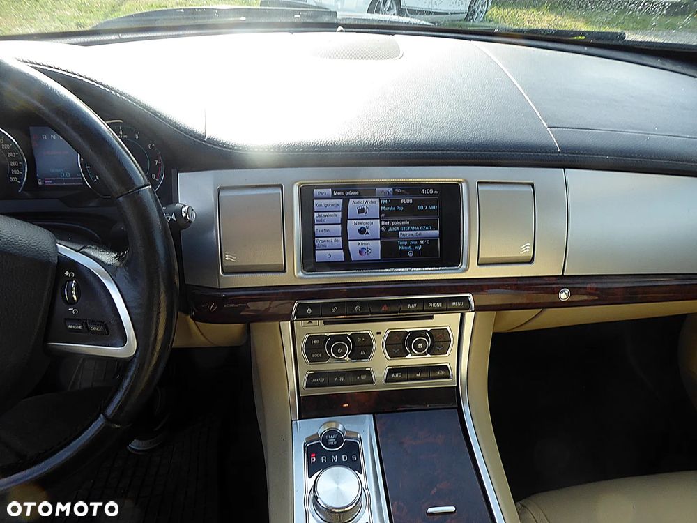 Jaguar XF 3.0 V6 Kompressor AWD - 11