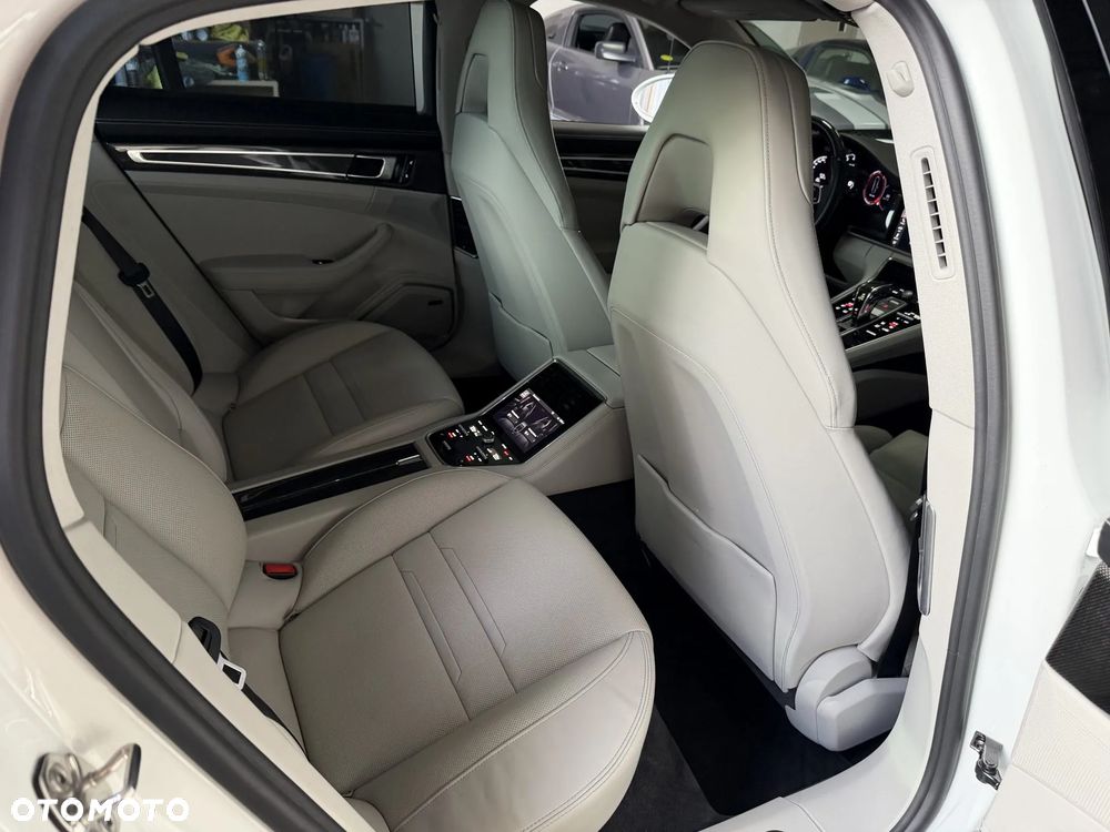 Porsche Panamera - 28